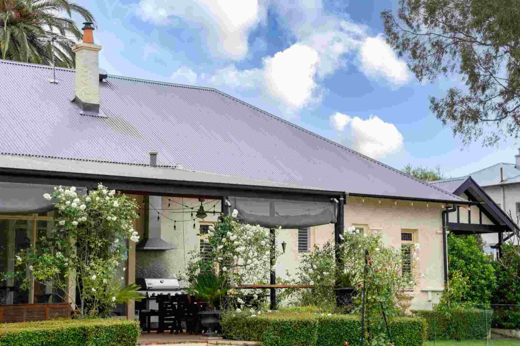 How do I know if my roof needs to be replaced?